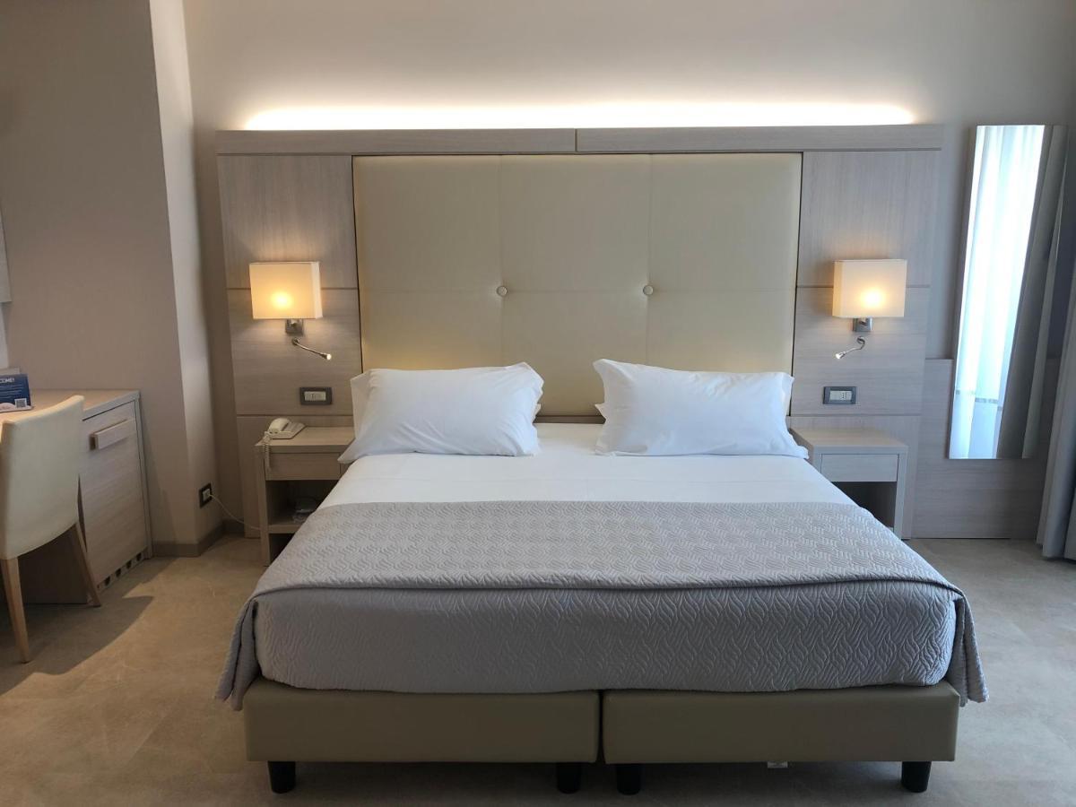 Hotel Croce Di Malta 리그나노 사비아도로 외부 사진