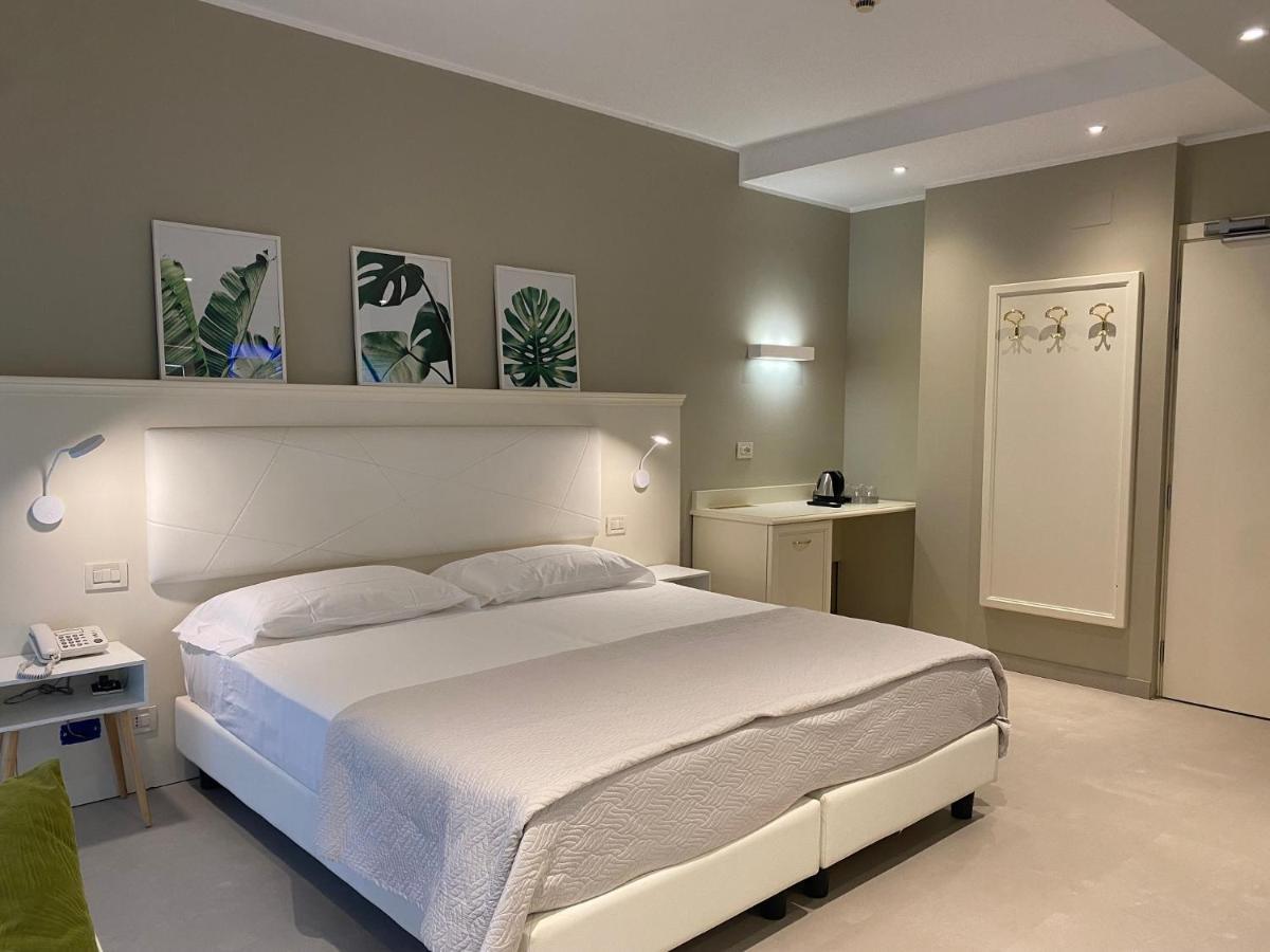 Hotel Croce Di Malta 리그나노 사비아도로 외부 사진