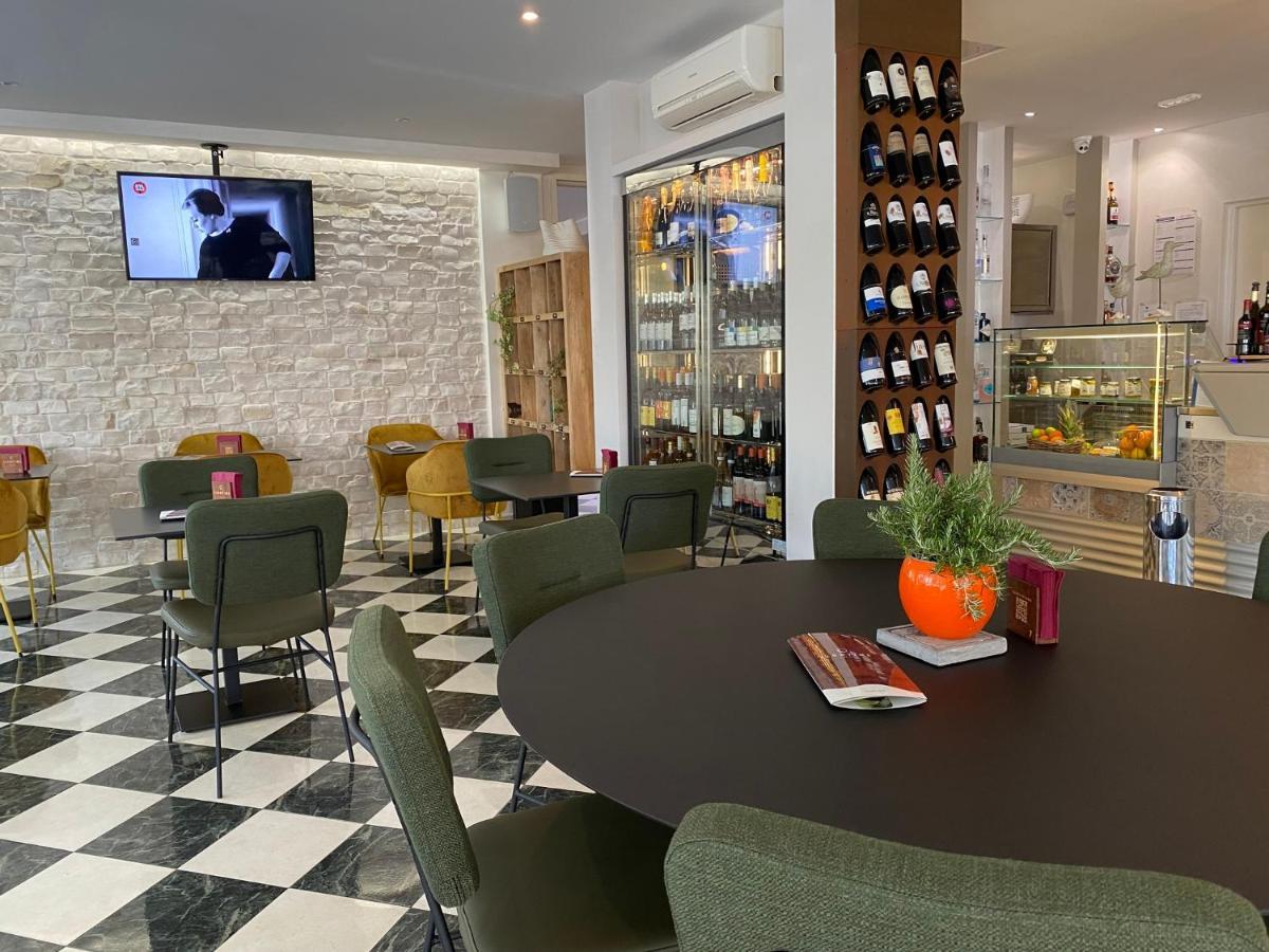 Hotel Croce Di Malta 리그나노 사비아도로 외부 사진