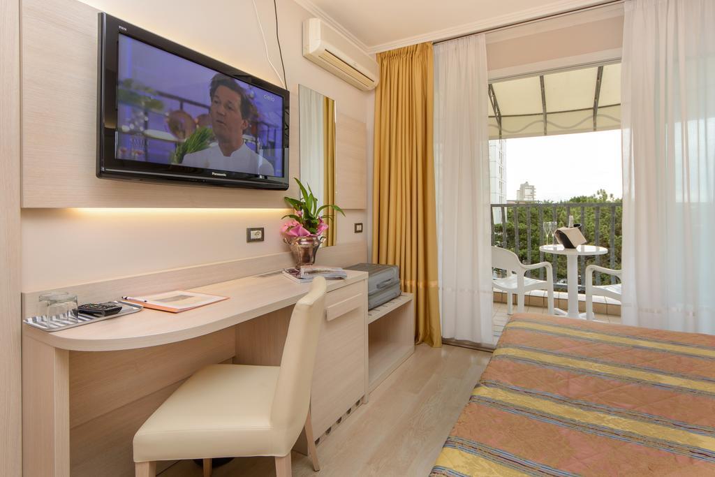 Hotel Croce Di Malta 리그나노 사비아도로 외부 사진