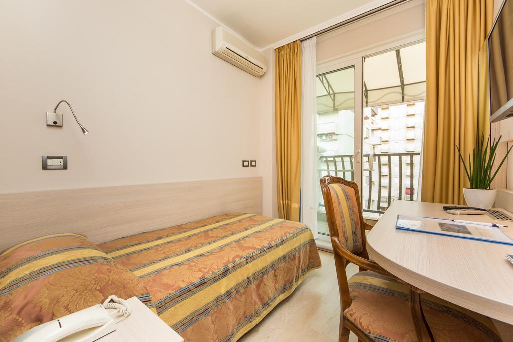 Hotel Croce Di Malta 리그나노 사비아도로 외부 사진