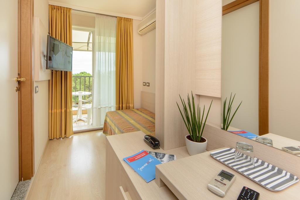 Hotel Croce Di Malta 리그나노 사비아도로 외부 사진