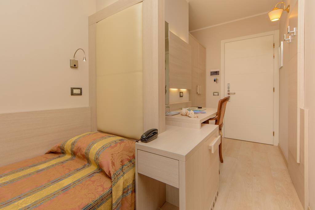 Hotel Croce Di Malta 리그나노 사비아도로 외부 사진