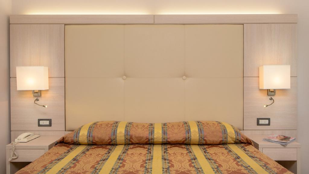 Hotel Croce Di Malta 리그나노 사비아도로 외부 사진